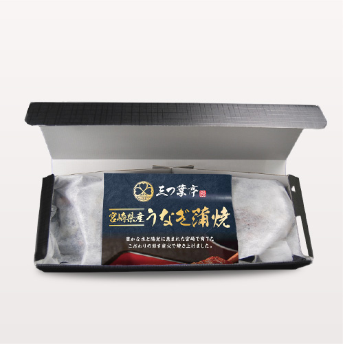 商品を不織布で包んでリーフレットを同封します。